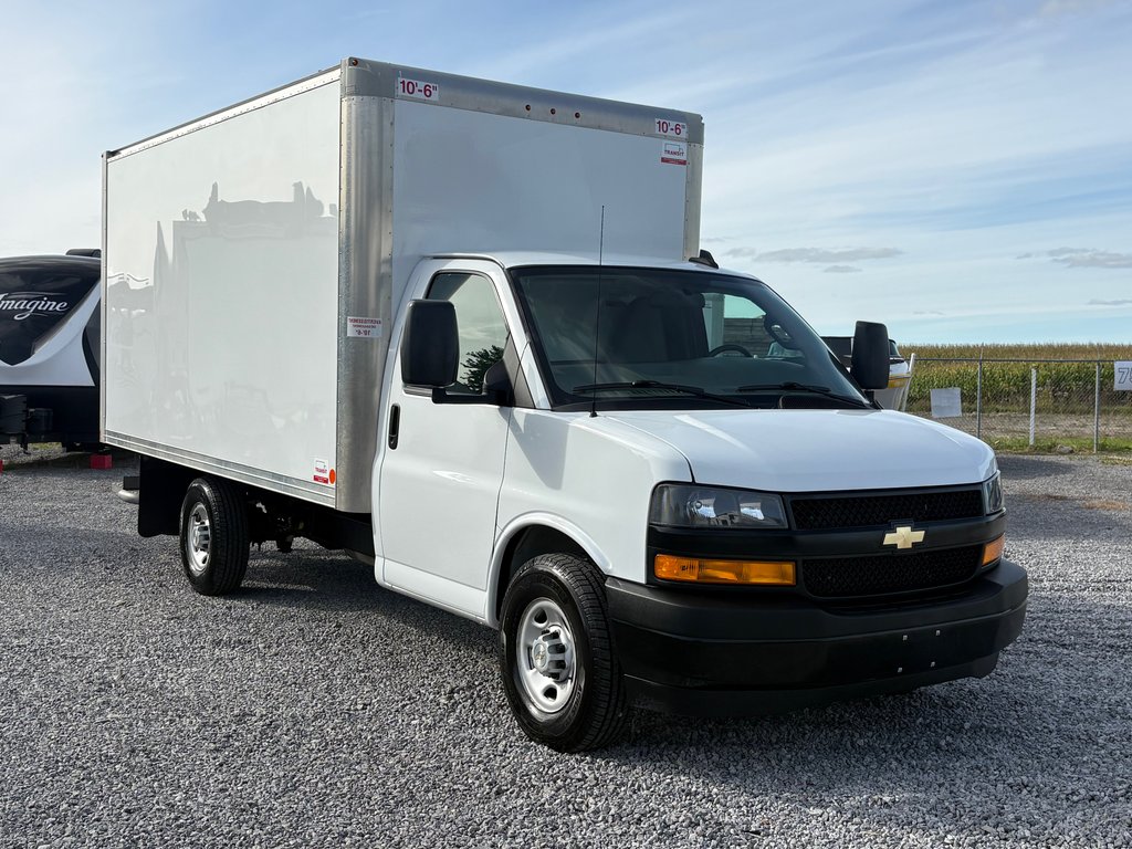 2024 Chevrolet Express Commercial Cutaway 3500 Cube 14' in Saint-Sulpice, Quebec - 5 - w1024h768px