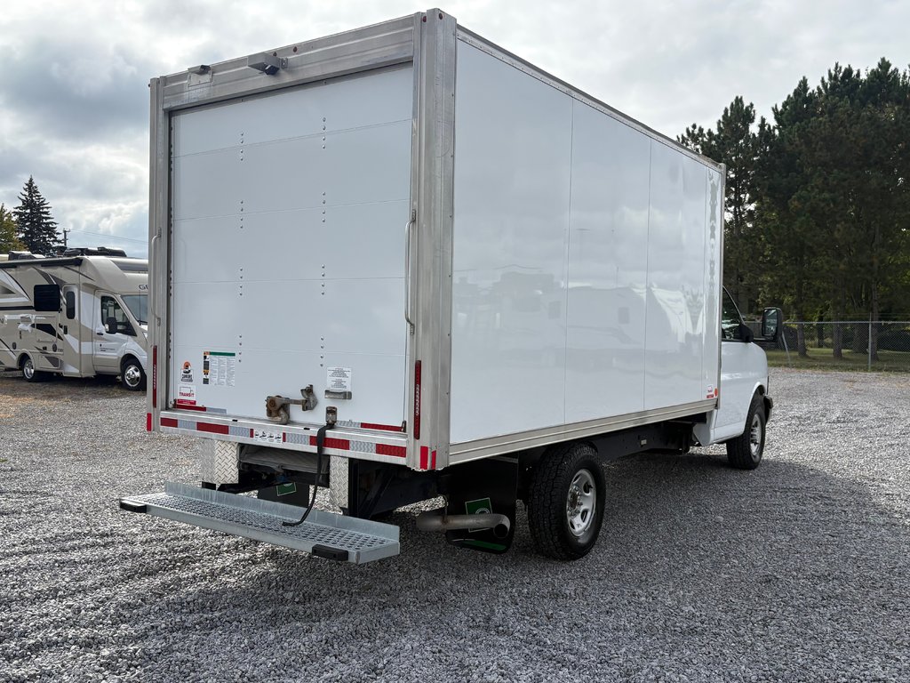 2025 Chevrolet Express Commercial Cutaway 3500 Cube 14' in Saint-Sulpice, Quebec - 6 - w1024h768px