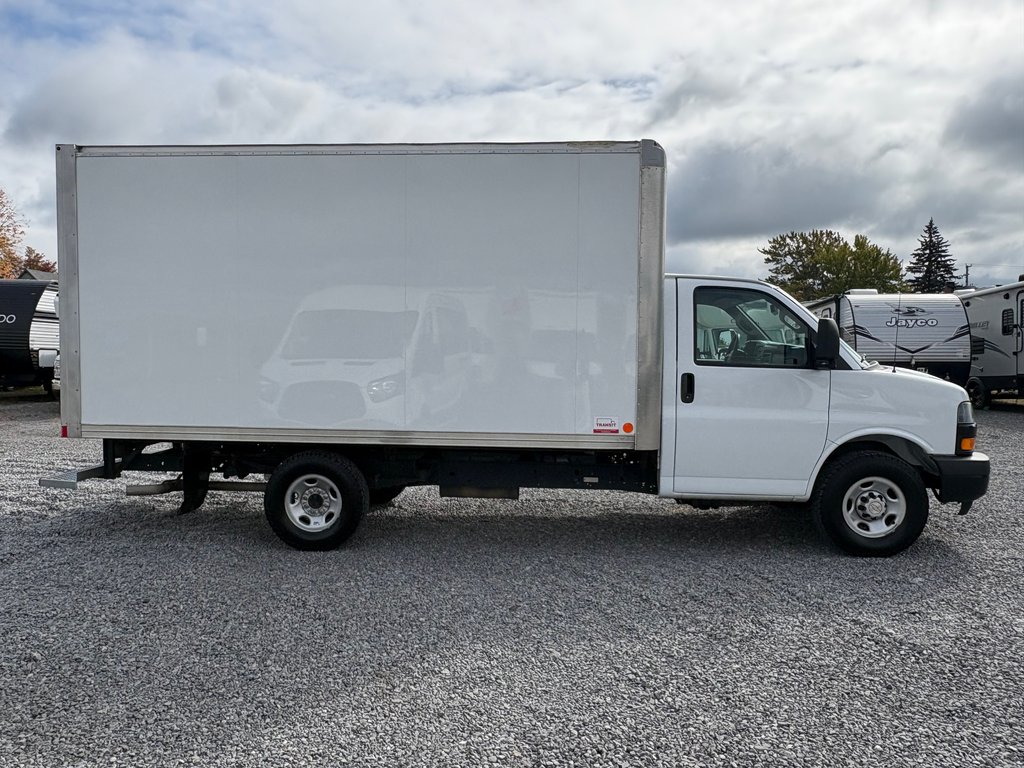 2025 Chevrolet Express Commercial Cutaway 3500 Cube 14' in Saint-Sulpice, Quebec - 5 - w1024h768px