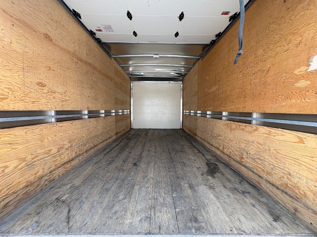 2025 Chevrolet Express Commercial Cutaway 3500 Cube 14' in Saint-Sulpice, Quebec - 10 - w1024h768px