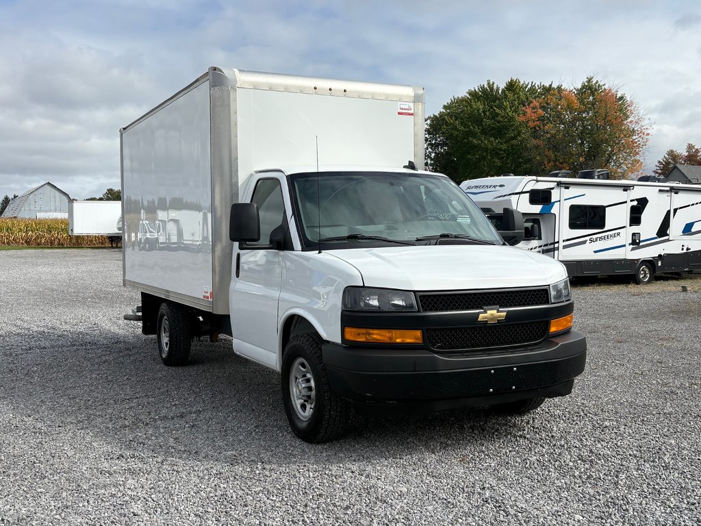2025 Chevrolet Express Commercial Cutaway 3500 Cube 14' in Saint-Sulpice, Quebec - 4 - w1024h768px