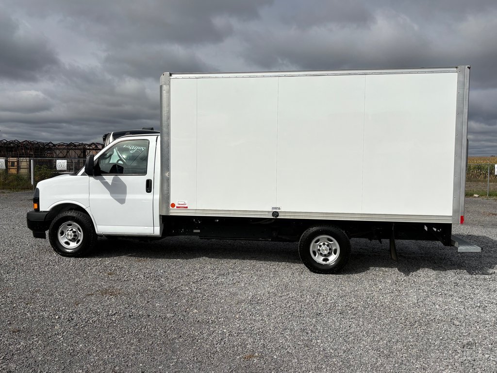 2025 Chevrolet Express Commercial Cutaway 3500 Cube 14' in Saint-Sulpice, Quebec - 9 - w1024h768px