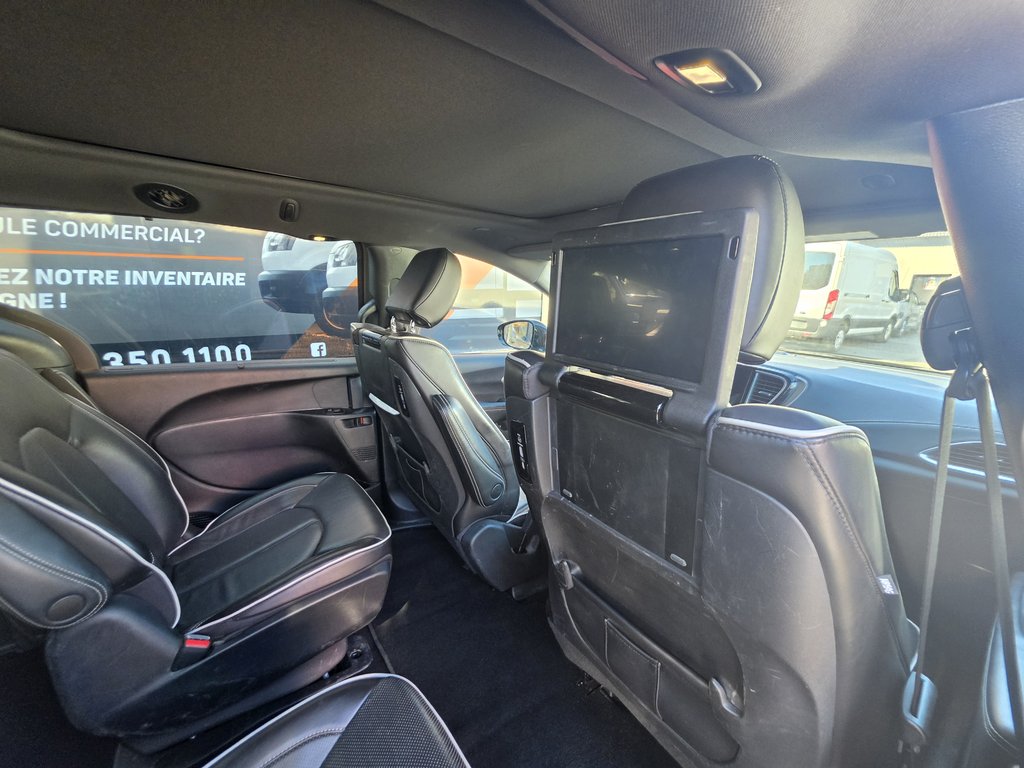 2023 Chrysler Pacifica Hybrid Limited in Saint-Sulpice, Quebec - 10 - w1024h768px
