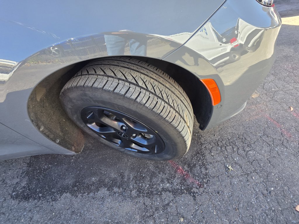 2023 Chrysler Pacifica Hybrid Limited in Saint-Sulpice, Quebec - 7 - w1024h768px