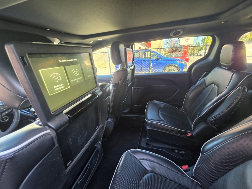 2023 Chrysler Pacifica Hybrid Limited in Saint-Sulpice, Quebec - 15 - w1024h768px