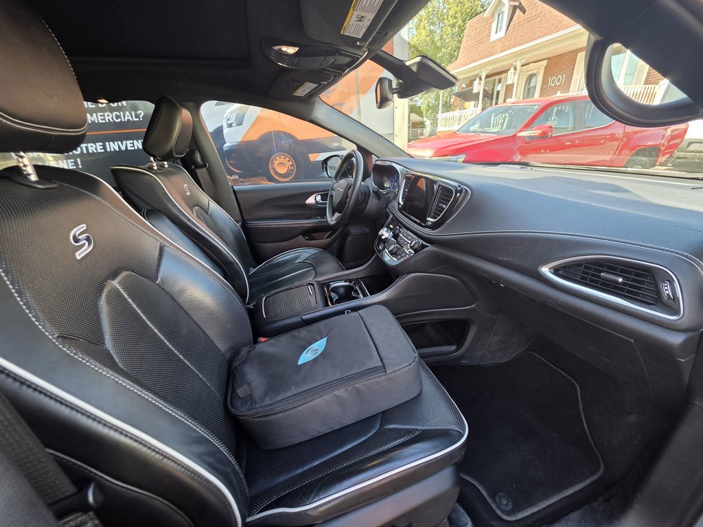 2023 Chrysler Pacifica Hybrid Limited in Saint-Sulpice, Quebec - 8 - w1024h768px