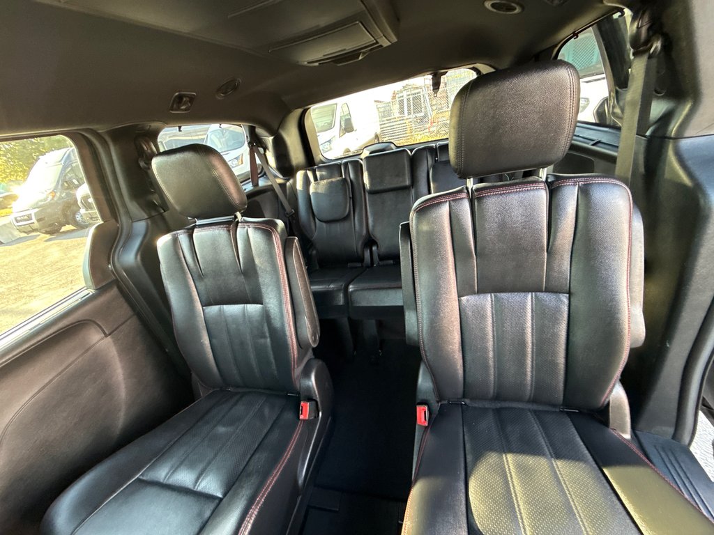 2016 Dodge Grand Caravan R/T in Saint-Sulpice, Quebec - 12 - w1024h768px