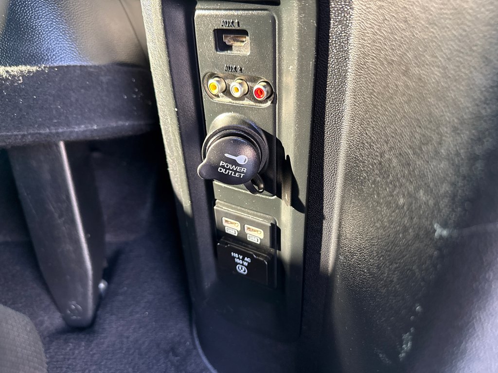 2016 Dodge Grand Caravan R/T in Saint-Sulpice, Quebec - 14 - w1024h768px