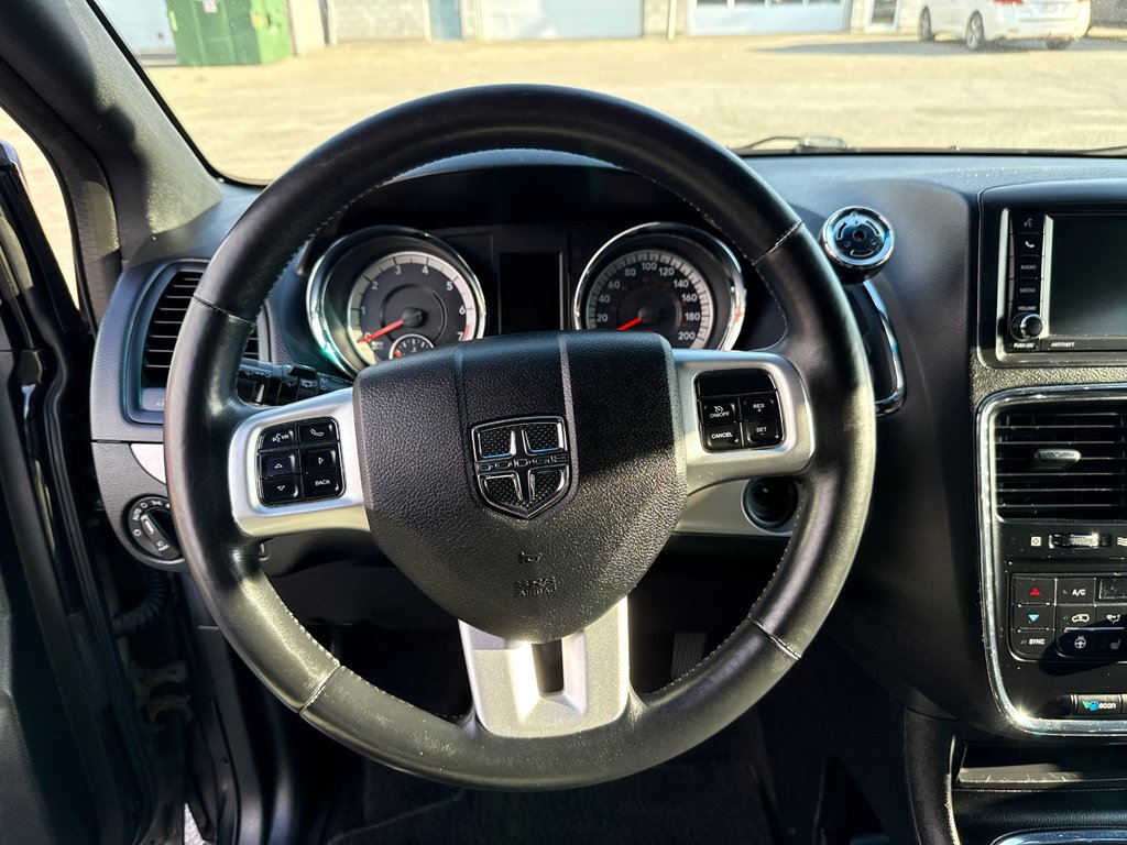 2016 Dodge Grand Caravan R/T in Saint-Sulpice, Quebec - 18 - w1024h768px