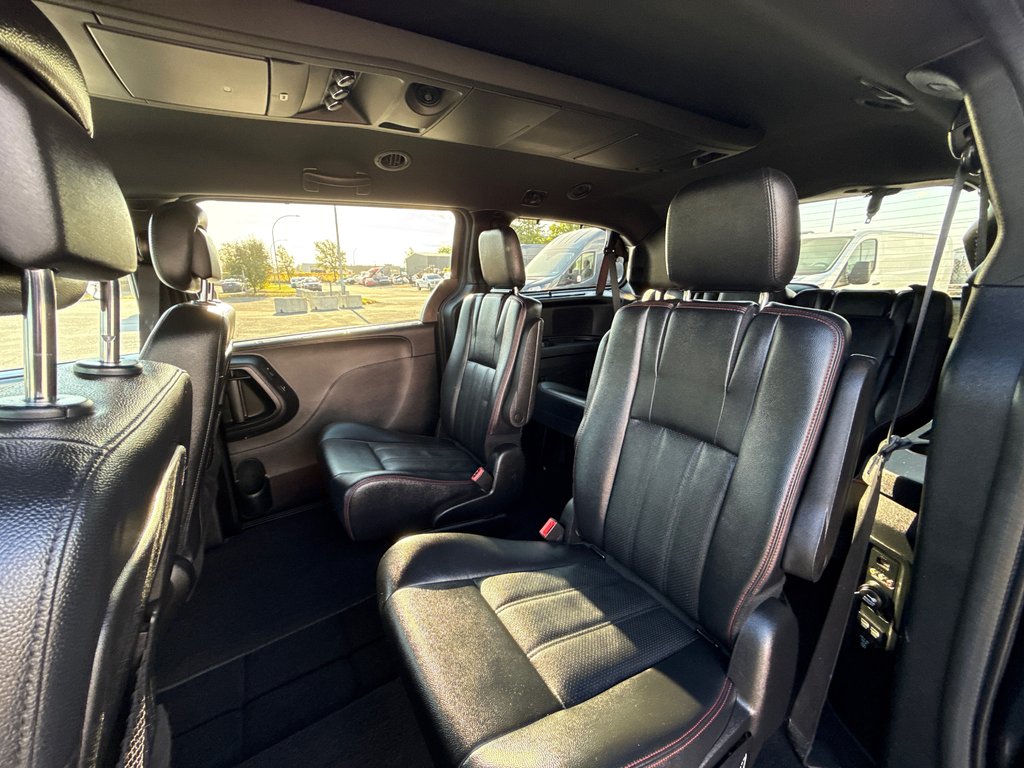 2016 Dodge Grand Caravan R/T in Saint-Sulpice, Quebec - 11 - w1024h768px
