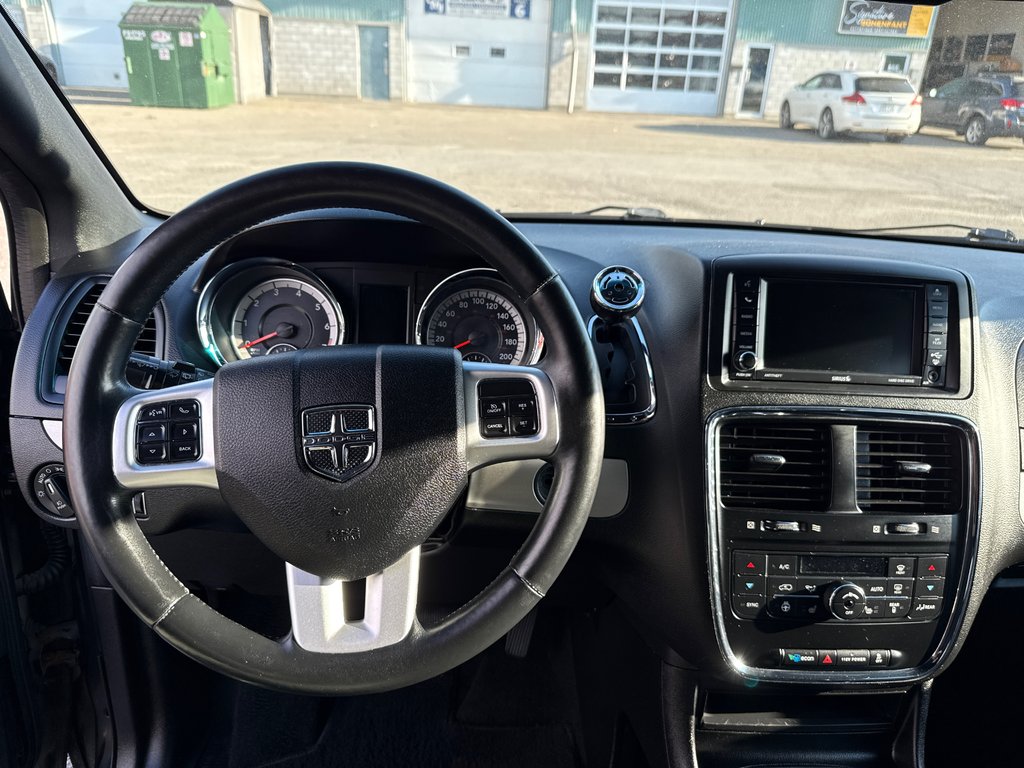 2016 Dodge Grand Caravan R/T in Saint-Sulpice, Quebec - 17 - w1024h768px