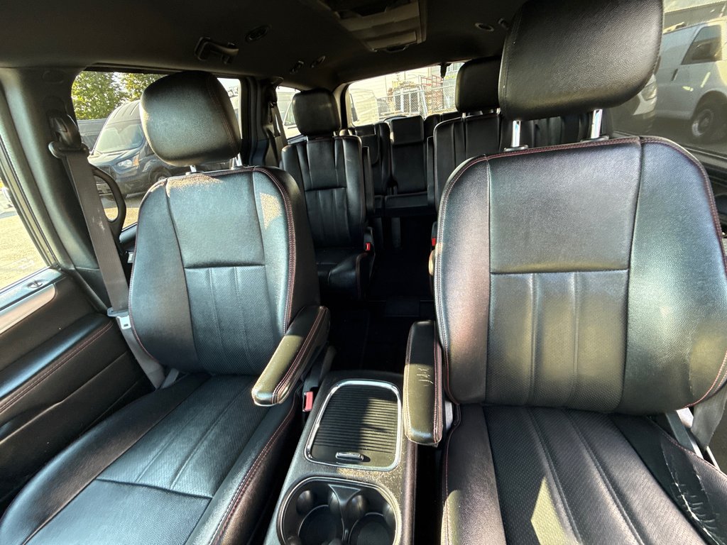 2016 Dodge Grand Caravan R/T in Saint-Sulpice, Quebec - 16 - w1024h768px