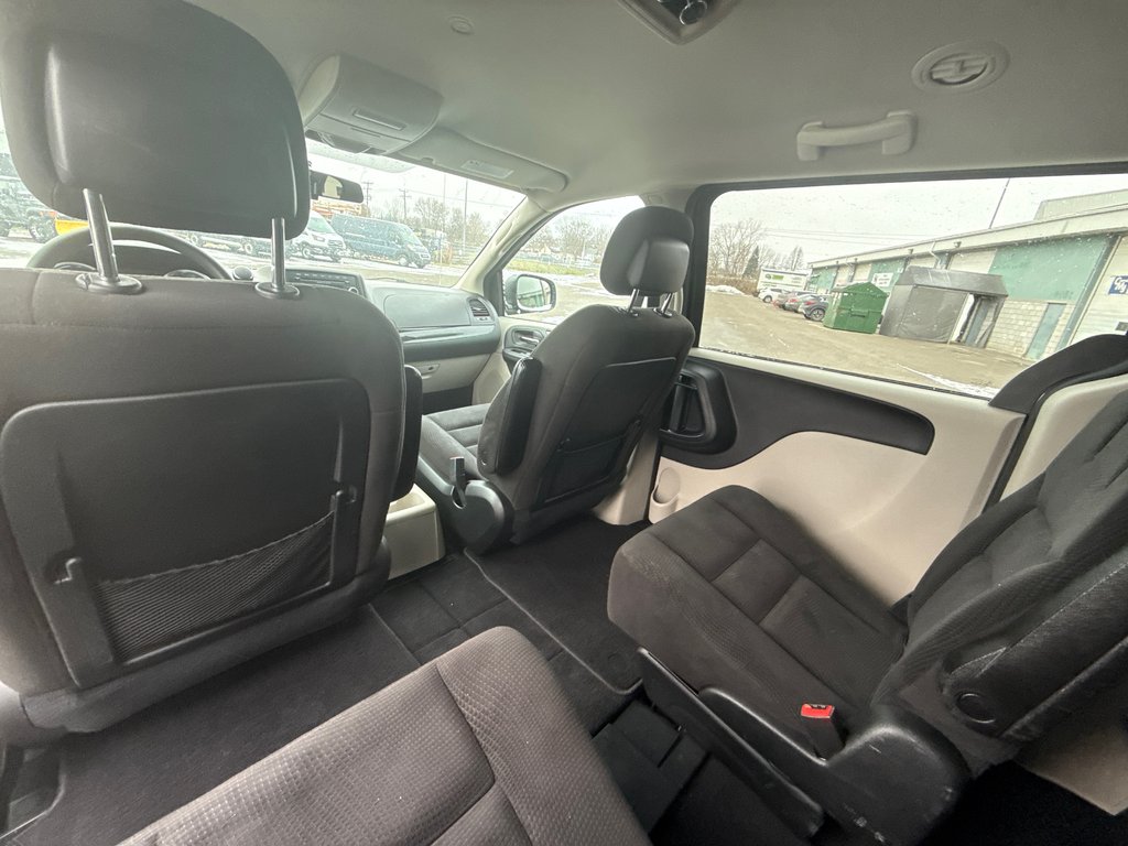 2017 Dodge Grand Caravan SXT in Repentigny, Quebec - 17 - w1024h768px