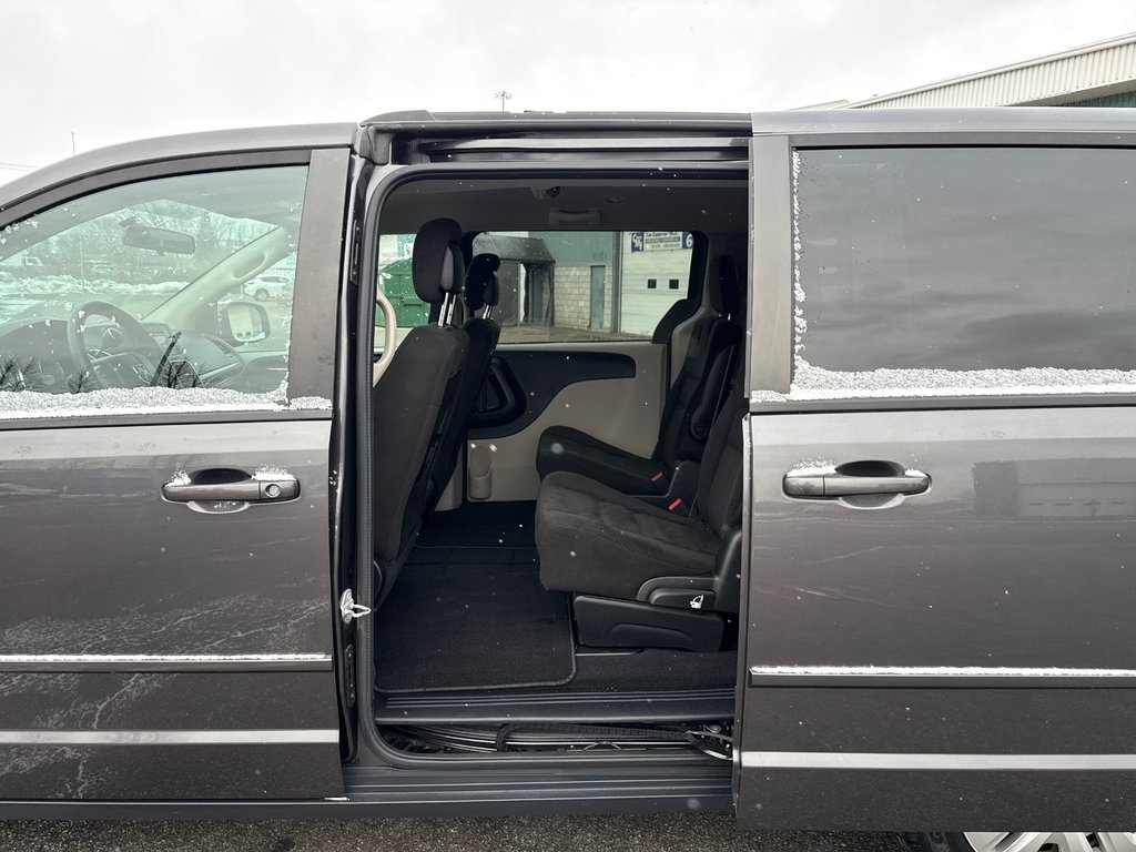2017 Dodge Grand Caravan SXT in Repentigny, Quebec - 15 - w1024h768px