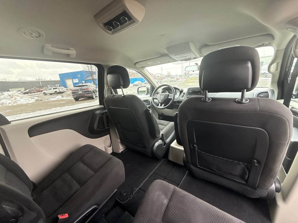 2017 Dodge Grand Caravan SXT in Repentigny, Quebec - 14 - w1024h768px