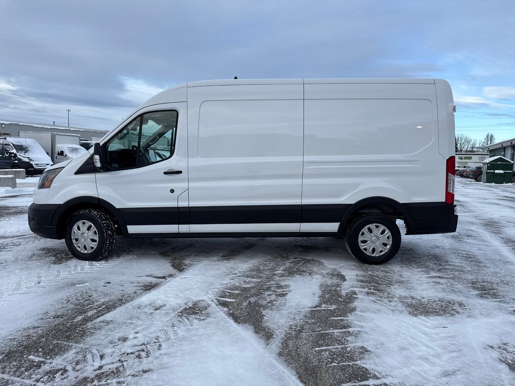 Ford E-Transit Cargo Van T-350 Medium Roof 148' 2022 à Repentigny, Québec - 2 - w1024h768px