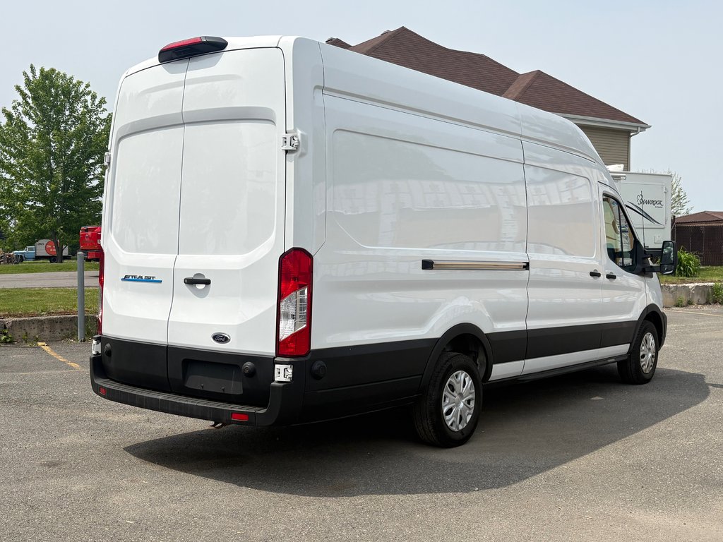 2022 Ford E-Transit Cargo Van High Roof 148 EXT in Repentigny, Quebec - 6 - w1024h768px