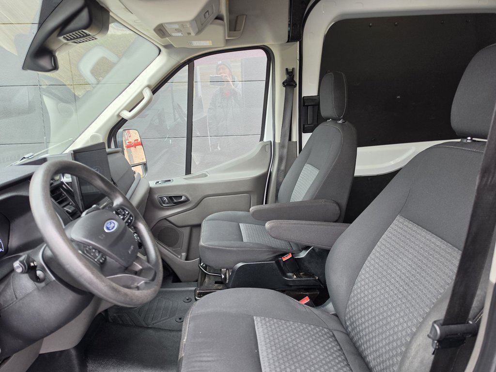 2023 Ford E-Transit Cargo Van T-350 Medium Roof 148' in Repentigny, Quebec - 10 - w1024h768px