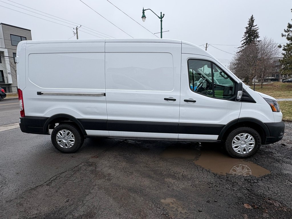 2023 Ford E-Transit Cargo Van T-350 Medium Roof 148' in Repentigny, Quebec - 5 - w1024h768px
