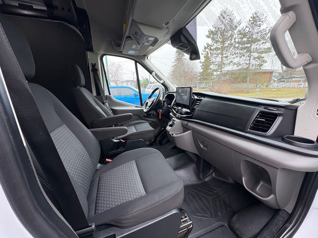 2023 Ford E-Transit Cargo Van T-350 Medium Roof 148' in Repentigny, Quebec - 10 - w1024h768px