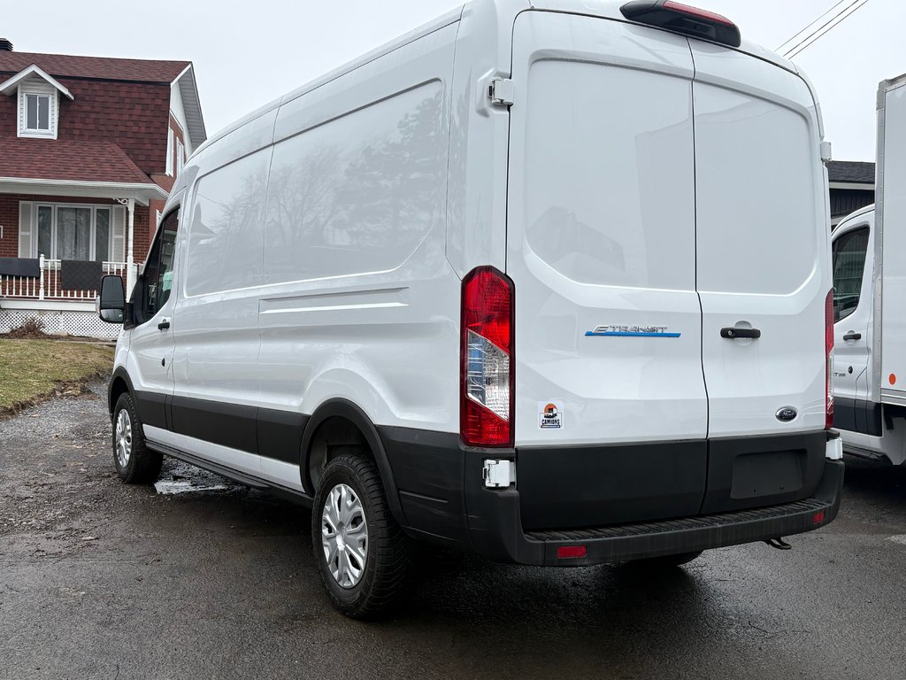 2023 Ford E-Transit Cargo Van T-350 Medium Roof 148' in Repentigny, Quebec - 7 - w1024h768px