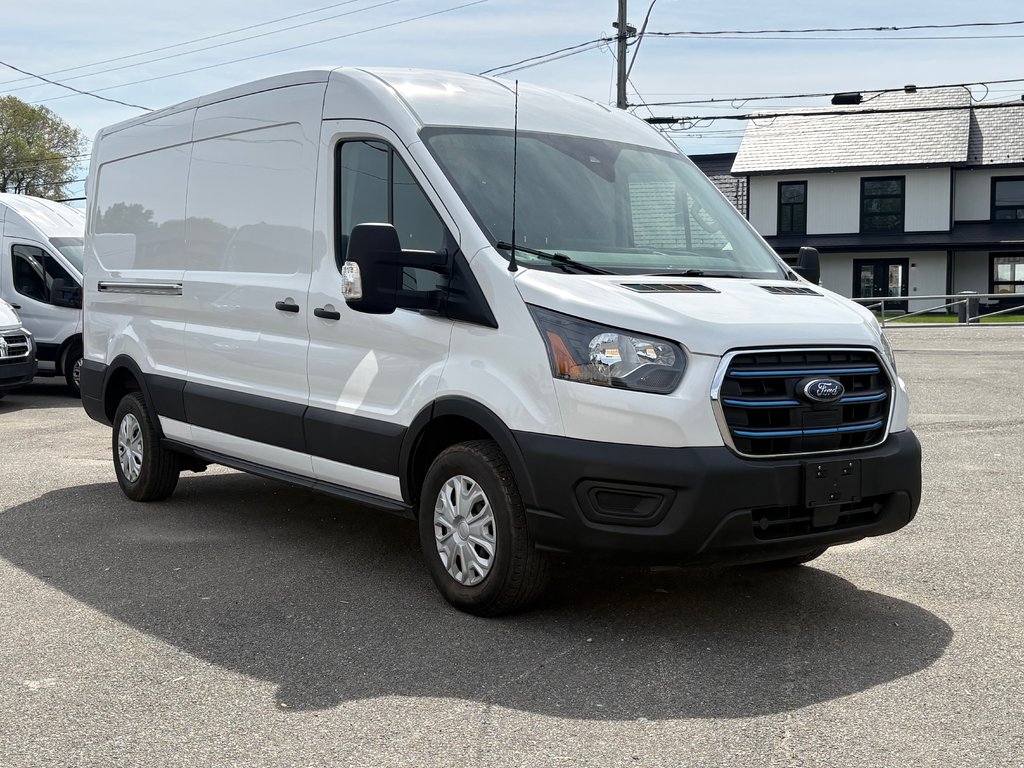 Ford E-Transit Cargo Van T-350 Medium Roof 148' 2023 à Repentigny, Québec - 4 - w1024h768px