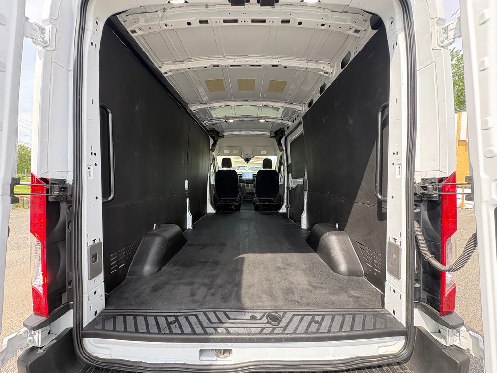 Ford E-Transit Cargo Van T-350 Medium Roof 148' 2023 à Repentigny, Québec - 9 - w1024h768px