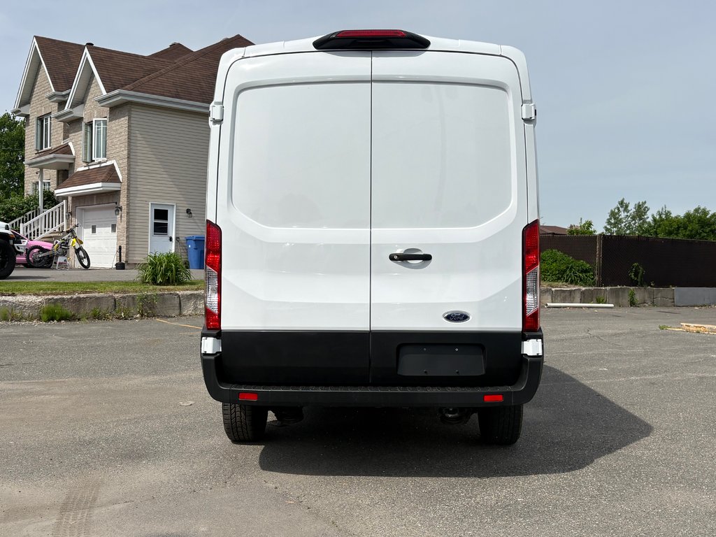 Ford E-Transit Cargo Van T-350 Medium Roof 148' 2023 à Repentigny, Québec - 7 - w1024h768px