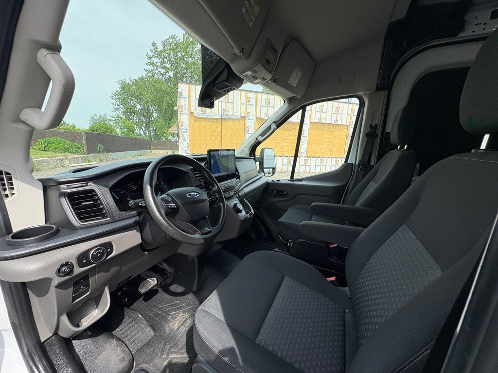 Ford E-Transit Cargo Van T-350 Medium Roof 148' 2023 à Repentigny, Québec - 12 - w1024h768px