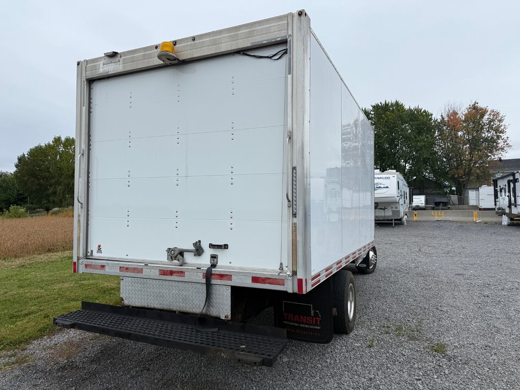 2011 Ford Econoline Commercial Cutaway E-450 in Saint-Sulpice, Quebec - 6 - w1024h768px