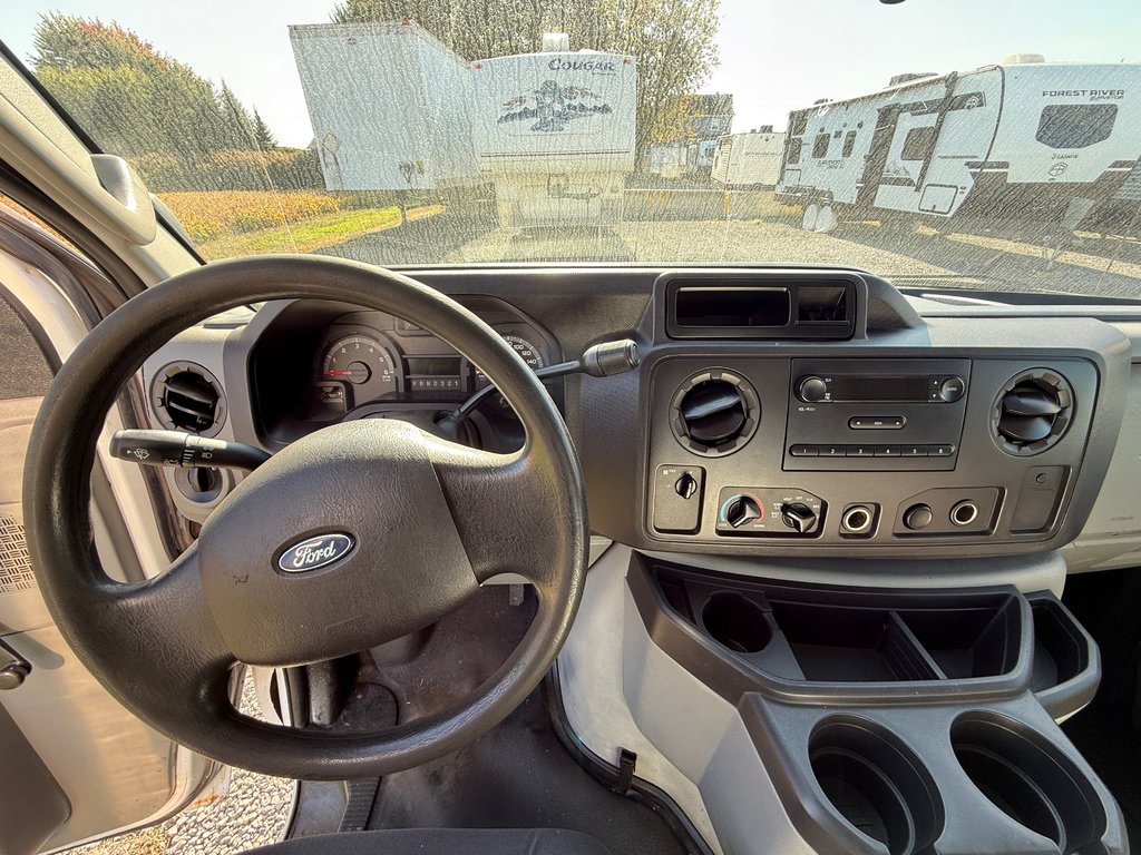 2011 Ford Econoline Commercial Cutaway E-450 in Saint-Sulpice, Quebec - 15 - w1024h768px