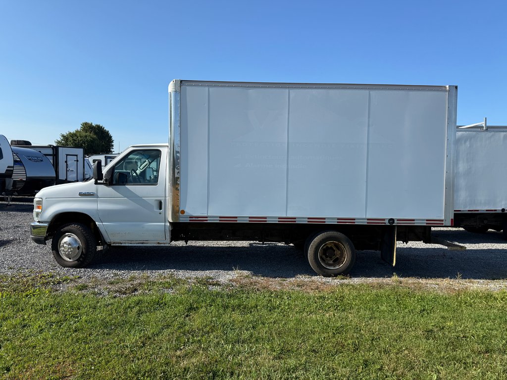 2011 Ford Econoline Commercial Cutaway E-450 in Saint-Sulpice, Quebec - 2 - w1024h768px