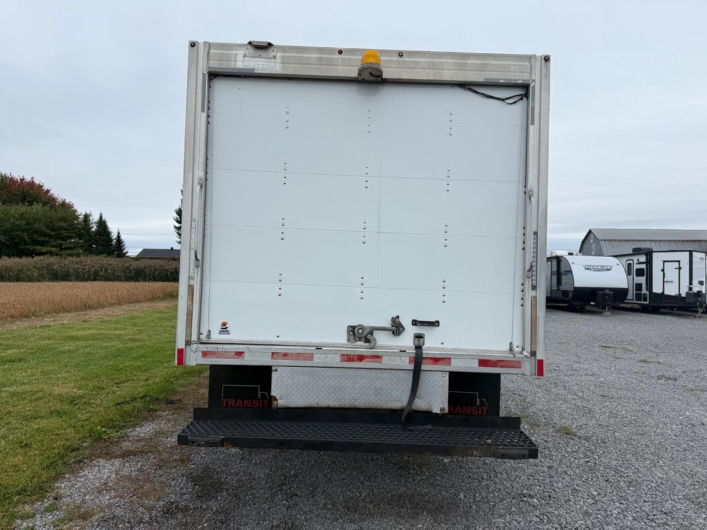 2011 Ford Econoline Commercial Cutaway E-450 in Saint-Sulpice, Quebec - 5 - w1024h768px