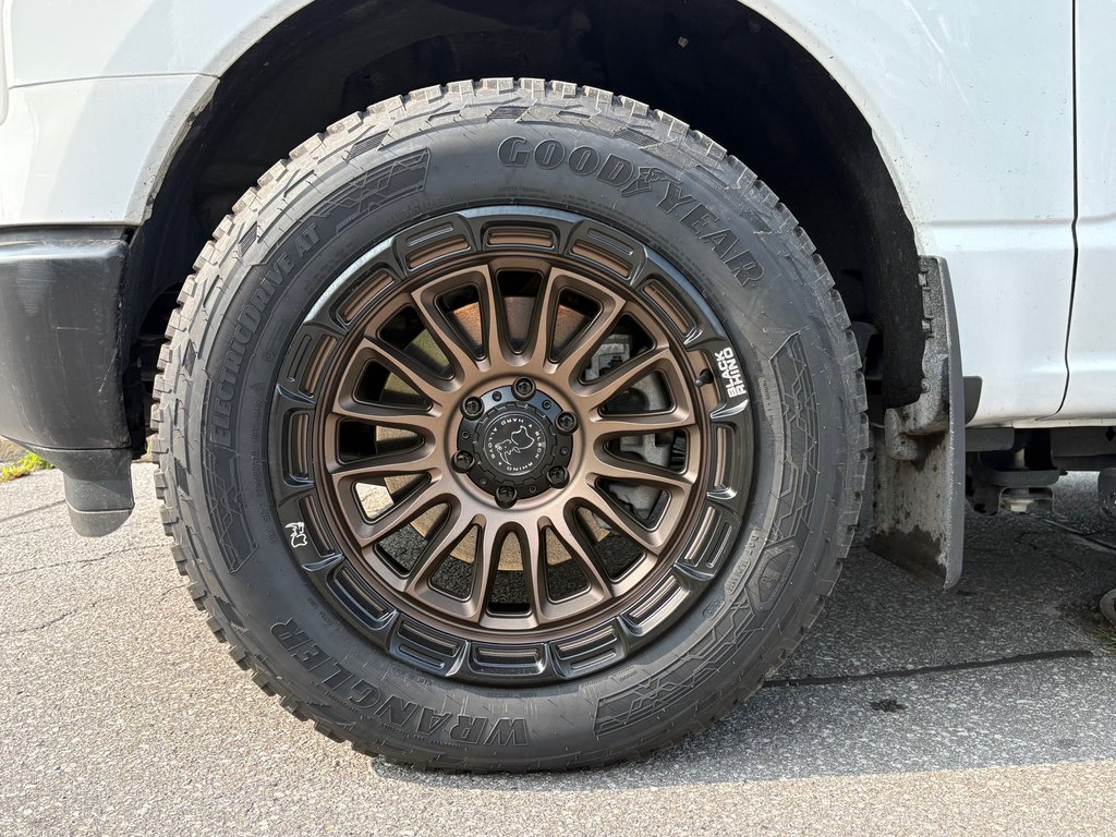 2024 Ford F-150 Lightning Pro in Saint-Sulpice, Quebec - 10 - w1024h768px