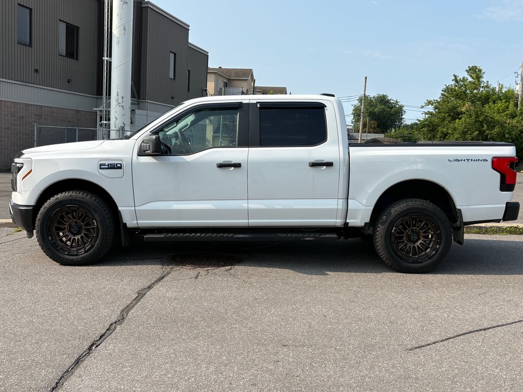 2024 Ford F-150 Lightning Pro in Saint-Sulpice, Quebec - 8 - w1024h768px