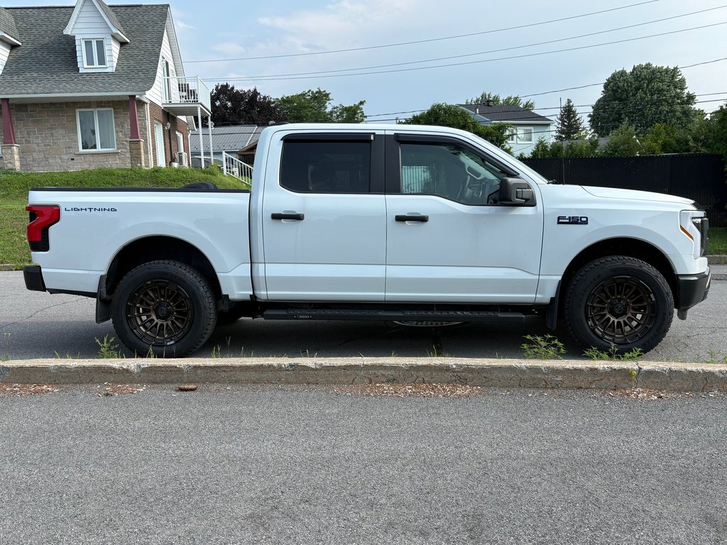 2024 Ford F-150 Lightning Pro in Saint-Sulpice, Quebec - 4 - w1024h768px
