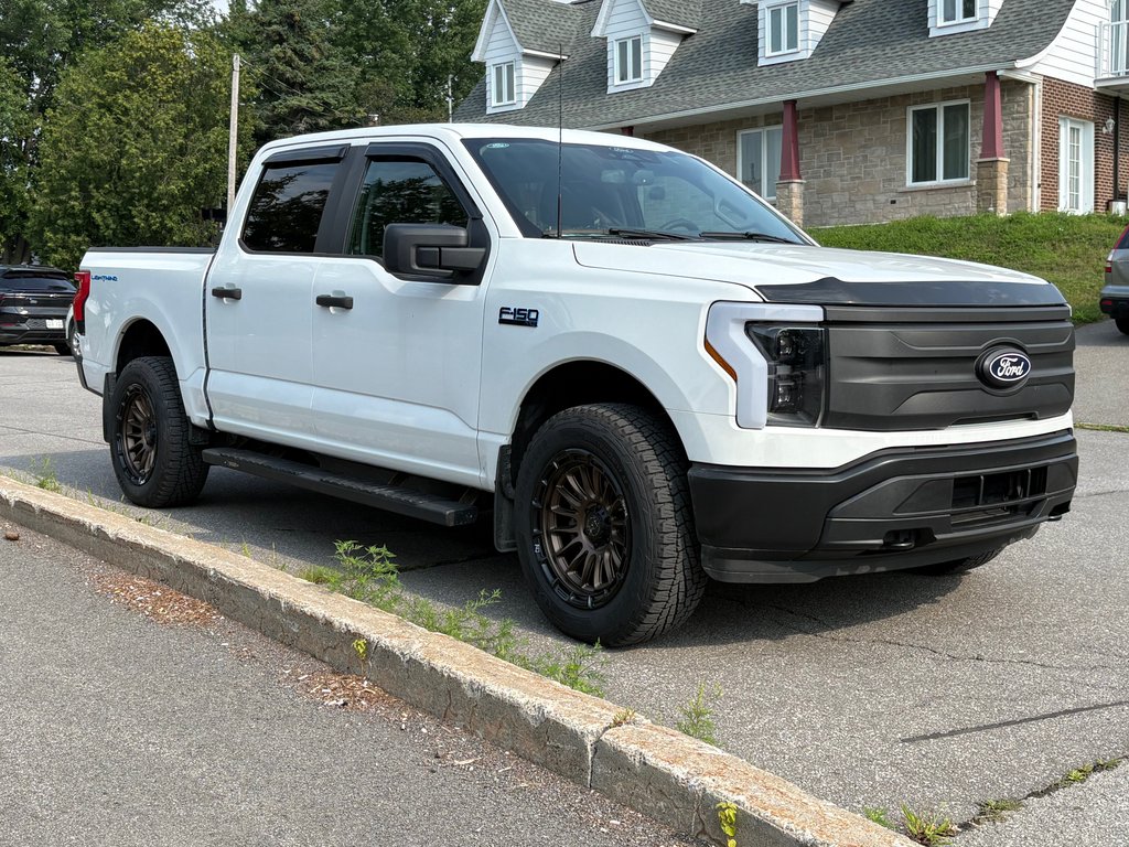 2024 Ford F-150 Lightning Pro in Saint-Sulpice, Quebec - 3 - w1024h768px