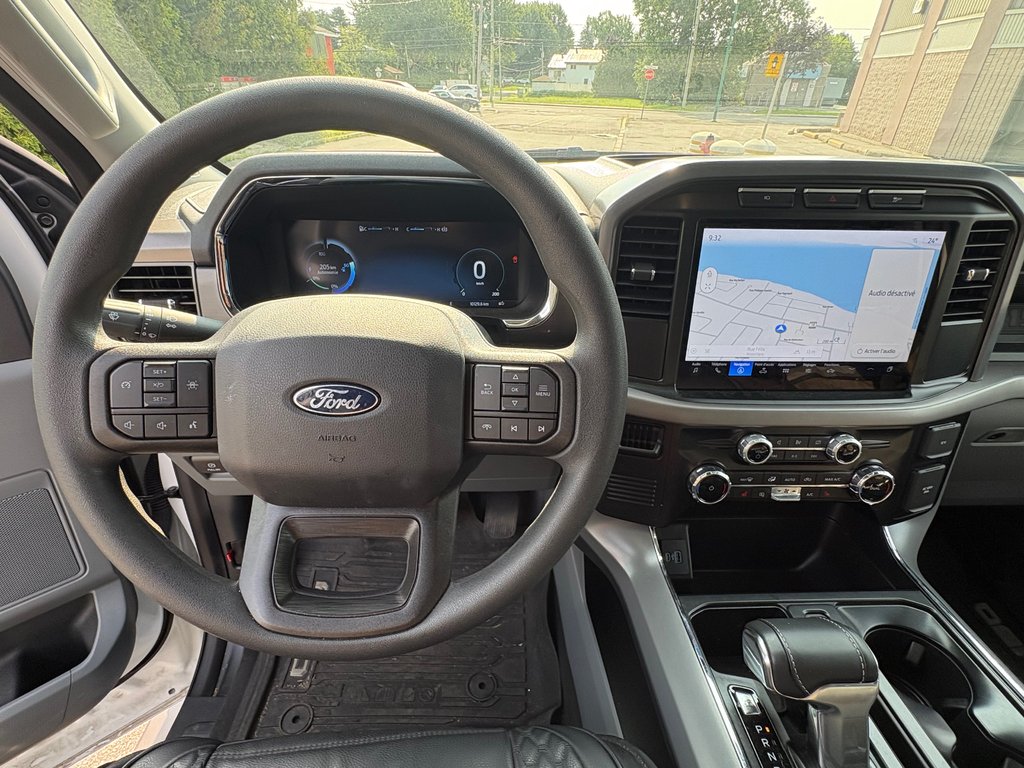 2024 Ford F-150 Lightning Pro in Saint-Sulpice, Quebec - 15 - w1024h768px