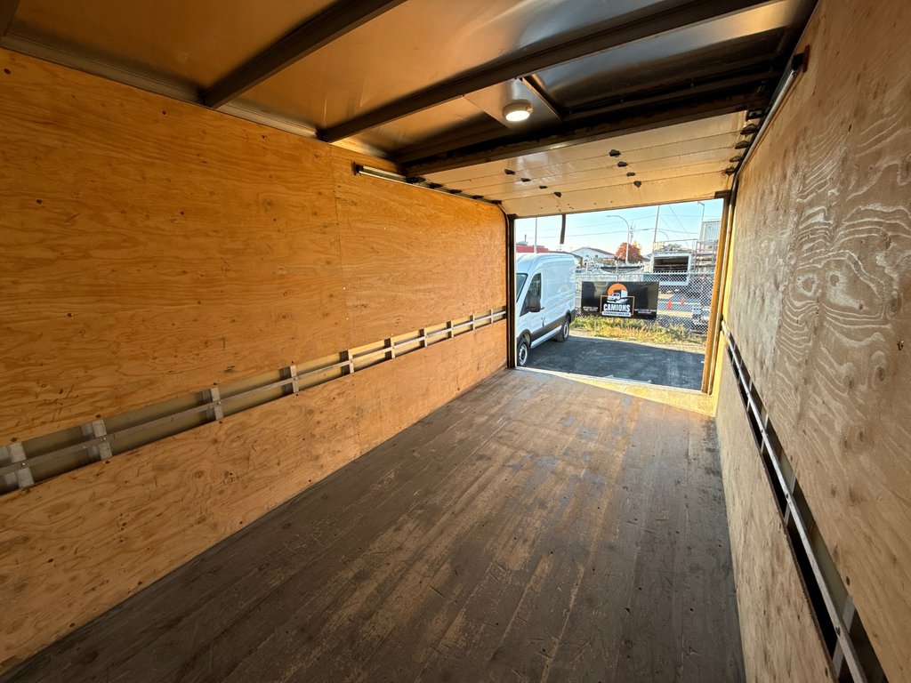 Ford T-250 CUBE 14' 14 PIEDS ROUE SIMPLE *OVERCAB* 2023 à Repentigny, Québec - 6 - w1024h768px