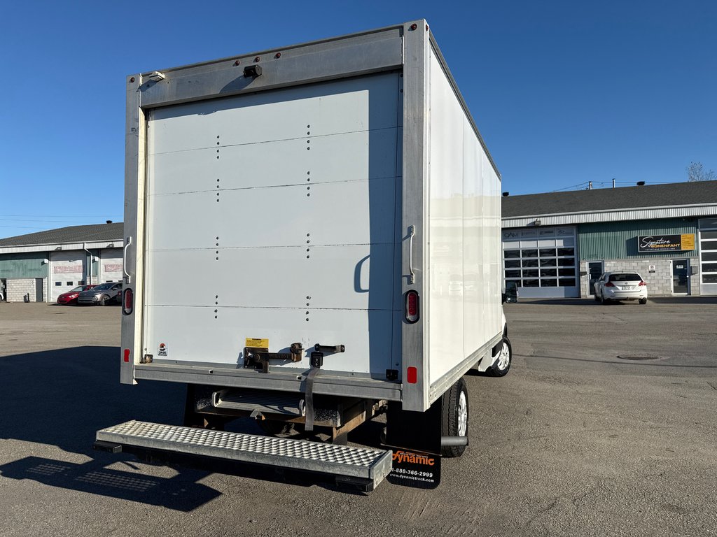 Ford T-250 CUBE 14' 14 PIEDS ROUE SIMPLE *OVERCAB* 2023 à Repentigny, Québec - 5 - w1024h768px