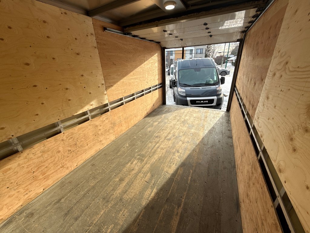 Ford T-250 CUBE 14' 14 PIEDS ROUE SIMPLE *OVERCAB* 2023 à Repentigny, Québec - 11 - w1024h768px