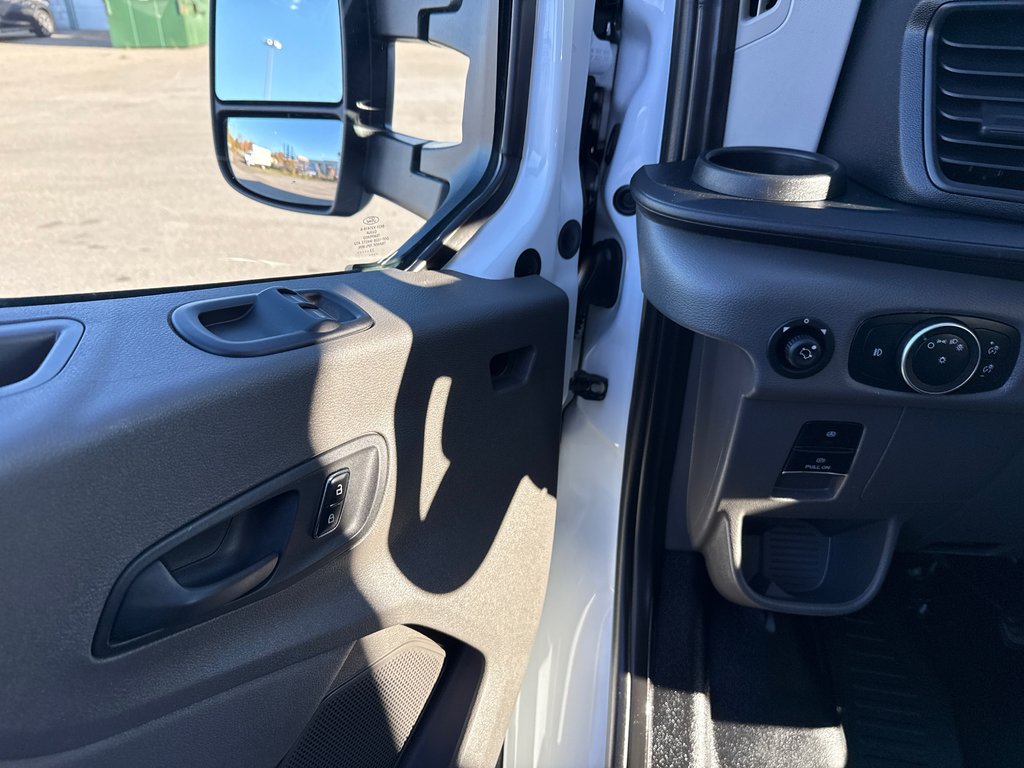 Ford T-250 CUBE 14' 14 PIEDS ROUE SIMPLE *OVERCAB* 2023 à Repentigny, Québec - 12 - w1024h768px