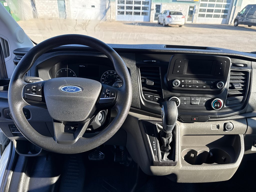 Ford T-250 CUBE 14' 14 PIEDS ROUE SIMPLE *OVERCAB* 2023 à Repentigny, Québec - 9 - w1024h768px