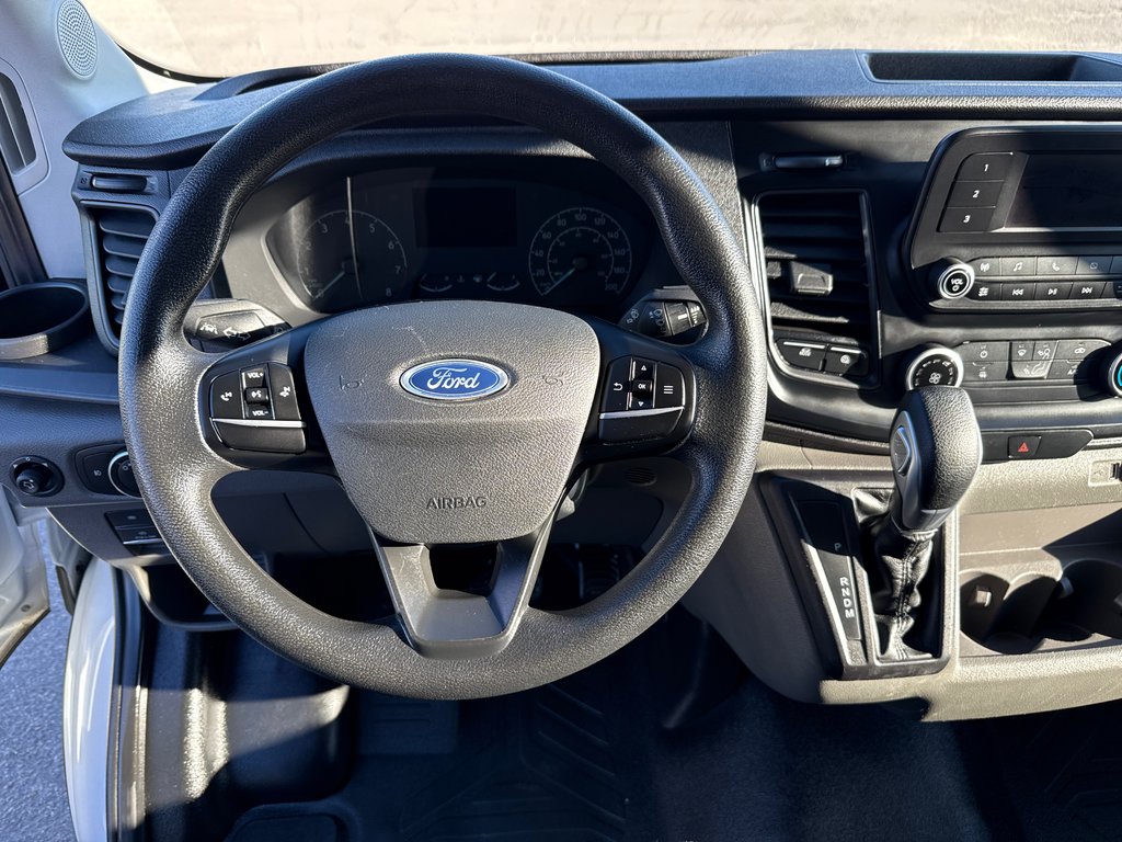 Ford T-250 CUBE 14' 14 PIEDS ROUE SIMPLE *OVERCAB* 2023 à Repentigny, Québec - 10 - w1024h768px