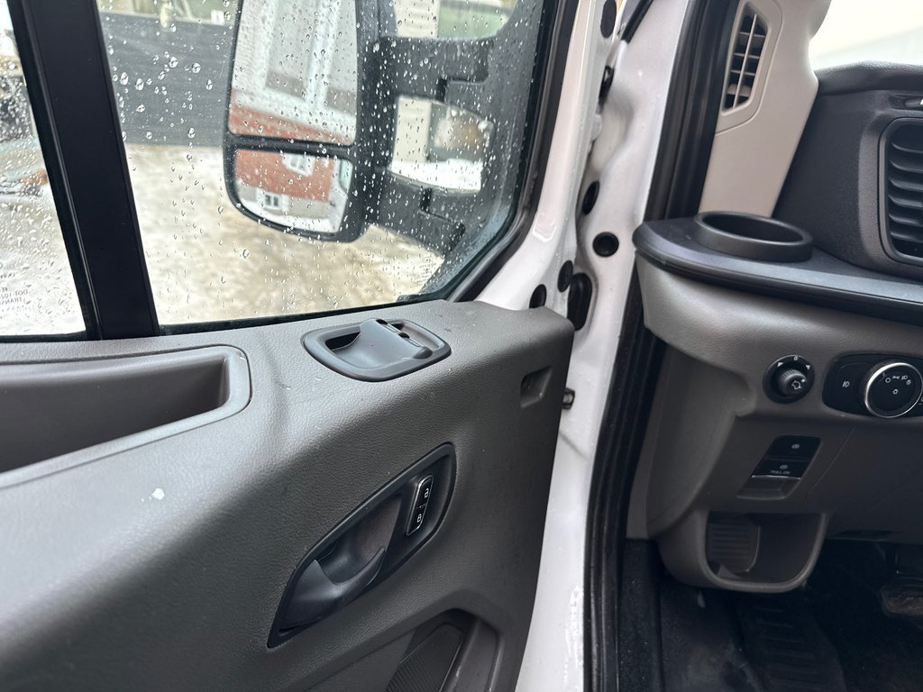 Ford T-250 CUBE 14' 14 PIEDS ROUE SIMPLE *OVERCAB* 2023 à Repentigny, Québec - 16 - w1024h768px