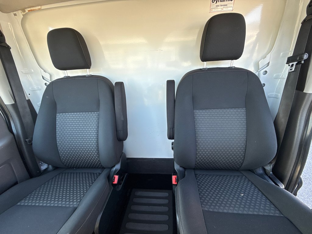 Ford T-250 CUBE 14' 14 PIEDS ROUE SIMPLE *OVERCAB* 2023 à Repentigny, Québec - 8 - w1024h768px