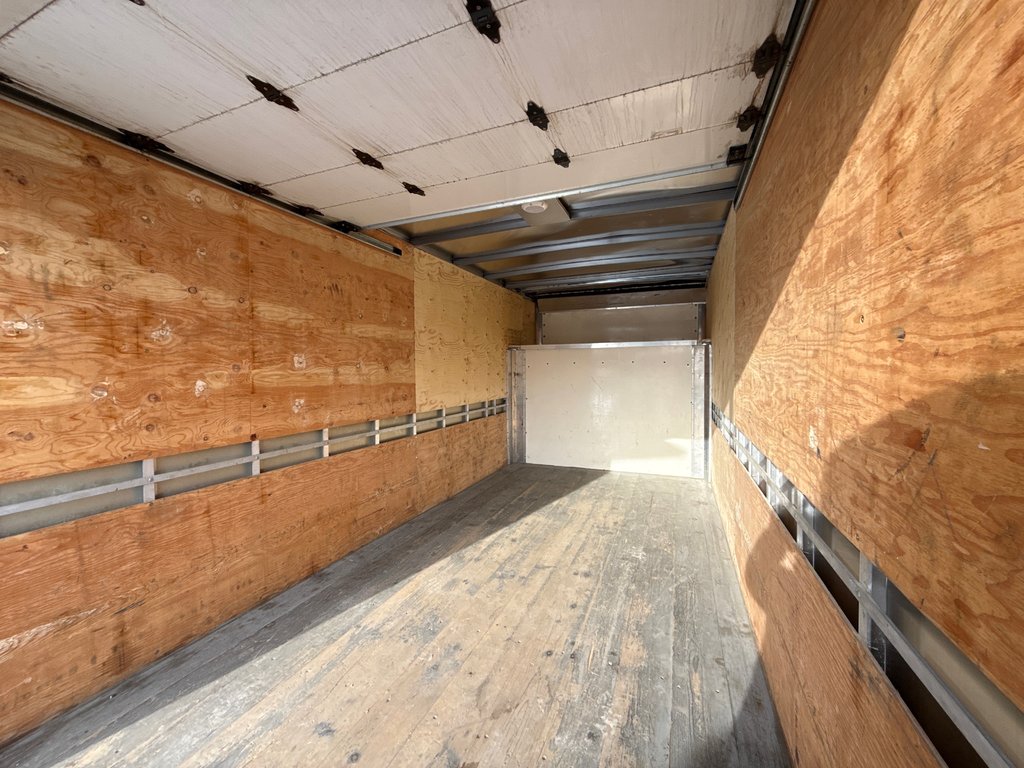 Ford T-250 CUBE 14' 14 PIEDS ROUE SIMPLE *OVERCAB* 2023 à Repentigny, Québec - 9 - w1024h768px