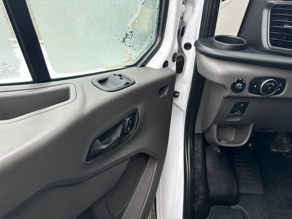 Ford T-250 CUBE 14' 14' PIEDS 2023 à Repentigny, Québec - 15 - w1024h768px