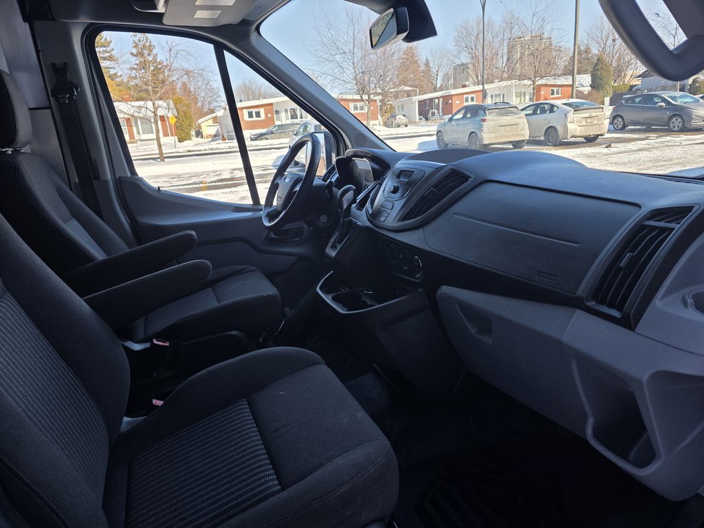 2015 Ford Transit Cargo Van T-250 Medium Roof 148' in Repentigny, Quebec - 5 - w1024h768px