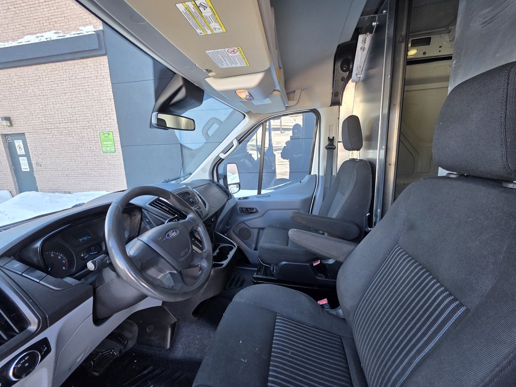 2015 Ford Transit Cargo Van T-250 Medium Roof 148' in Repentigny, Quebec - 9 - w1024h768px